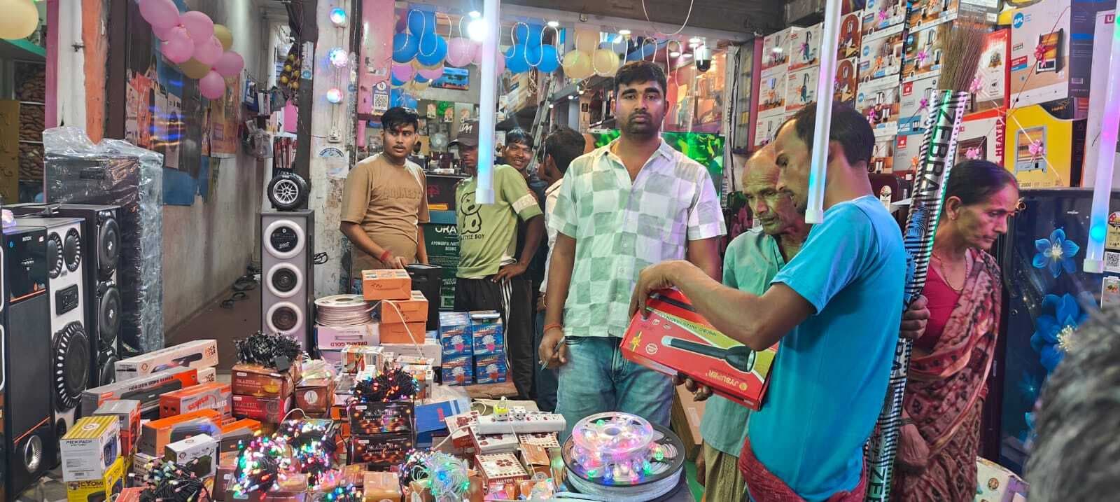 धनतेरस पर बाजार में जमकर हुई धन की बरसा