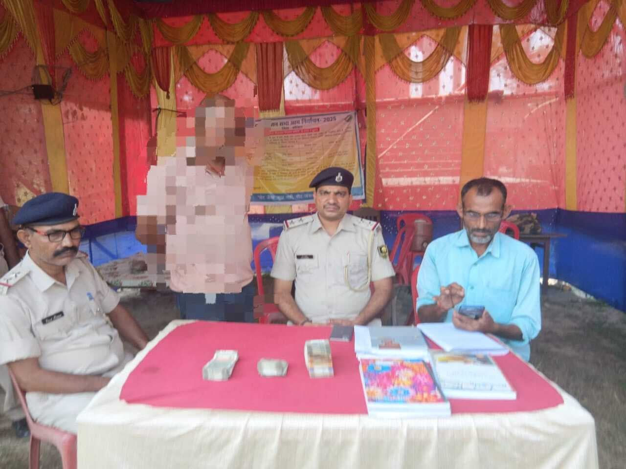 चंदवा चेक पोस्ट पर वाहन जांच में 1.42 लाख जब्त