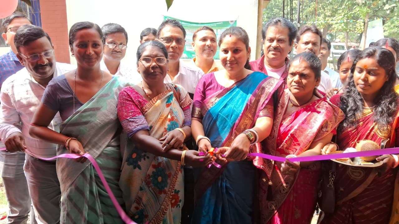 धनतेरस पर कुंडहित प्रखंड परिसर में खुला दीदी कैफे