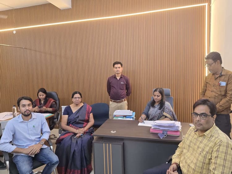 चुनाव  कार्य से छूट के लिए 90 कर्मियों की स्वास्थ्य जांच, 21 फिट, 43 अनफिट