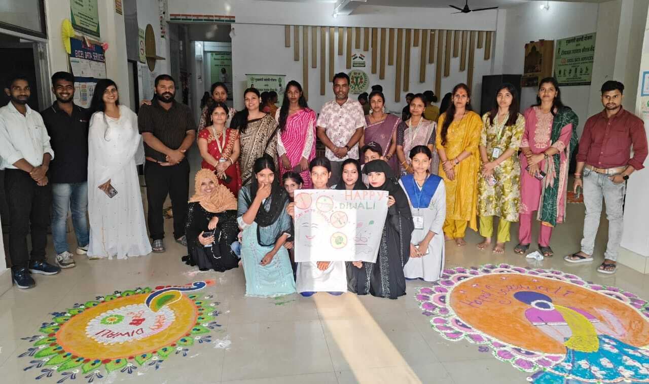 आकर्षक रंगोली से छात्रों ने दिया सामाजिक सौहार्द का संदेश