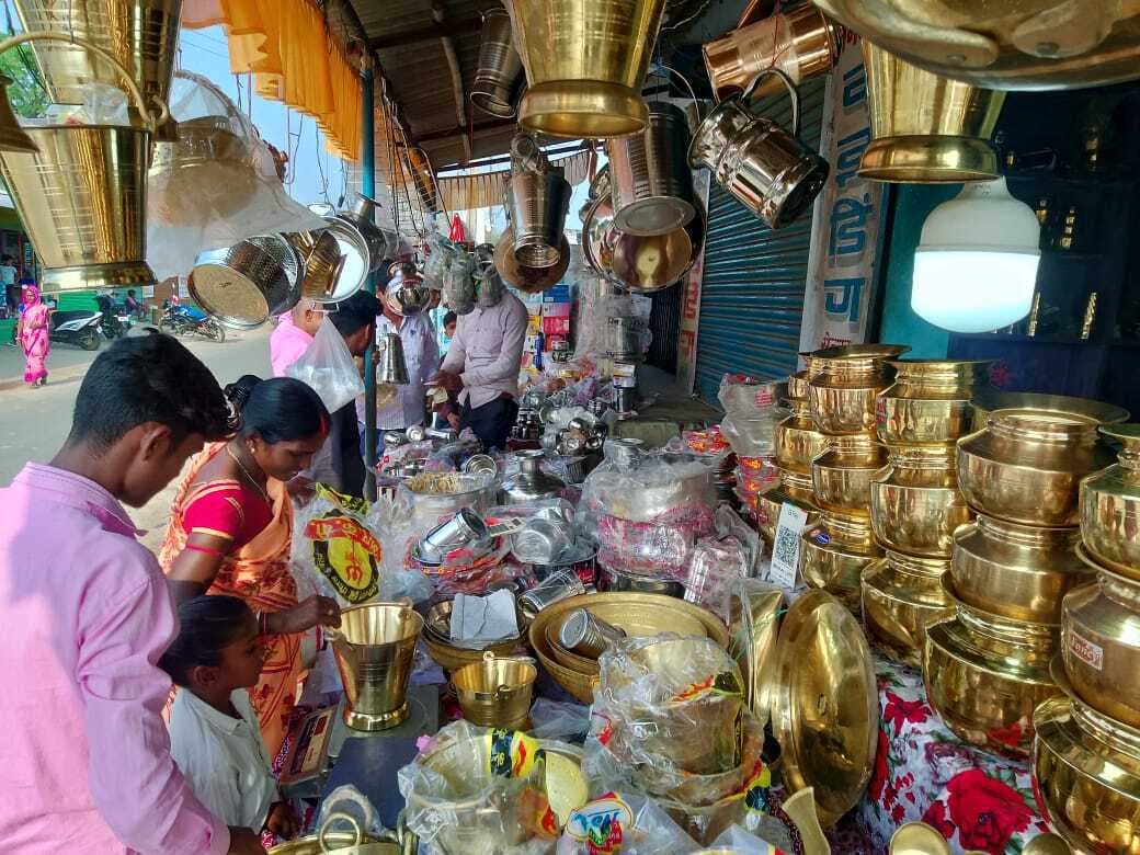 करौं में धनतेरस पर जमकर हुई खरीदारी