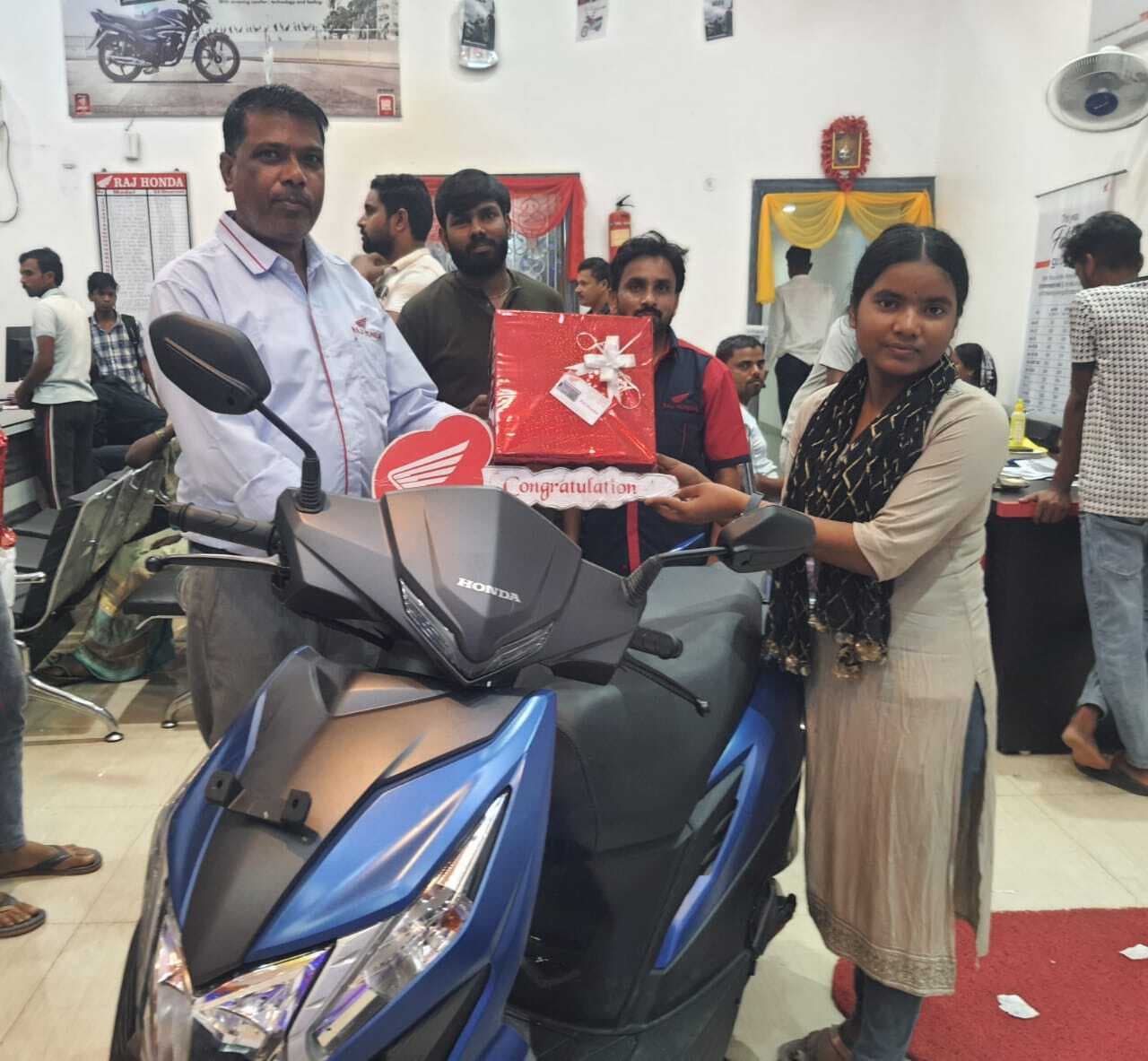 कटोरिया में पांच शोरूम से 776 बाइक की हुई बिक्री