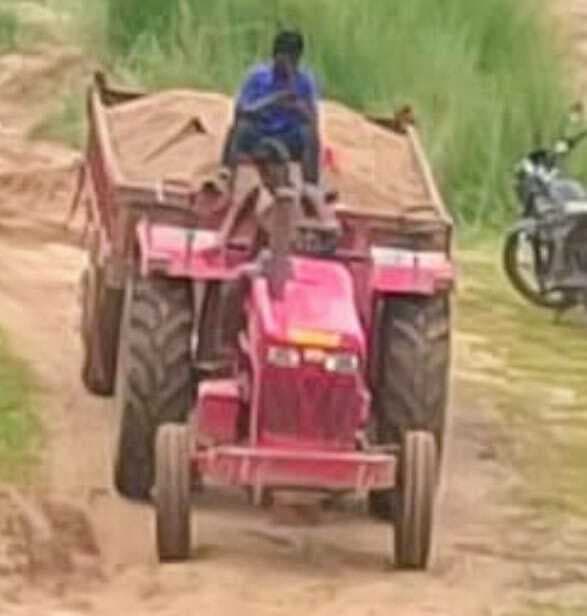 करौं में धड़ल्ले से हो रही बालू की अवैध ढुलायी