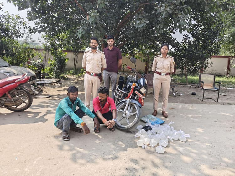 44 लीटर शराब के साथ दो गिरफ्तार