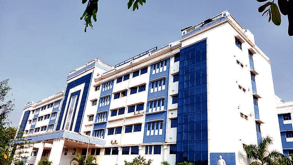 मेडिकल कॉलेज के इंटर्न डॉक्टरों की हड़ताल खत्म