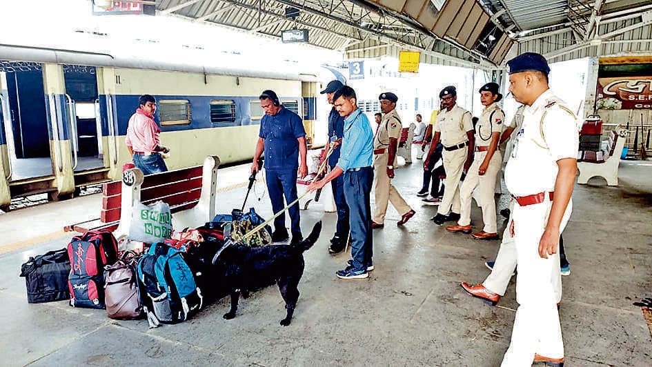 बांकुड़ा स्टेशन में चला सघन तलाशी अभियान