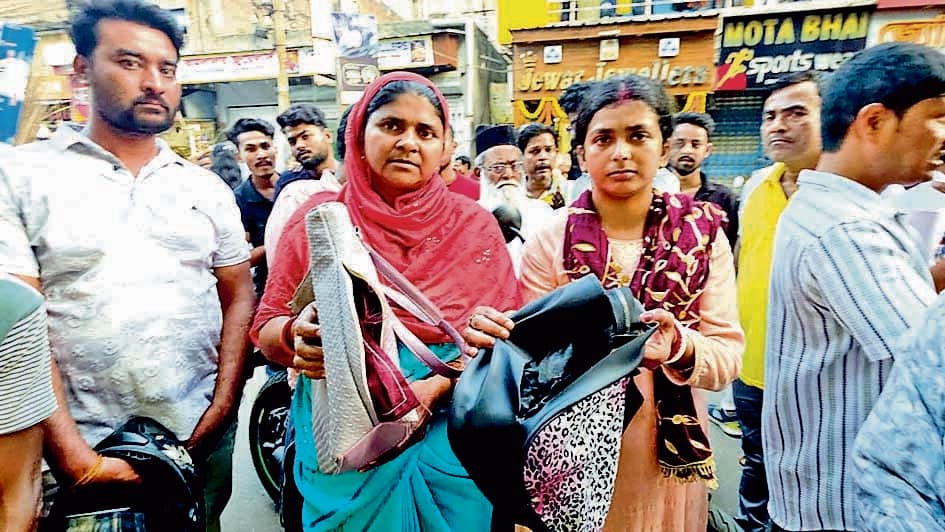 धनतेरस पर रानीगंज के बड़े ज्वेलरी शॉप में चोरी, ग्राहकों से लाखों के जेवर व नगद उड़ाये