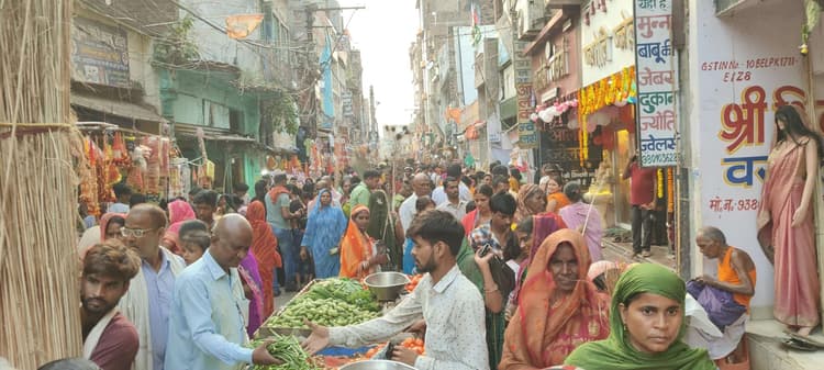 धनतेरस को ले लोगों ने जमकर की खरीदारी
