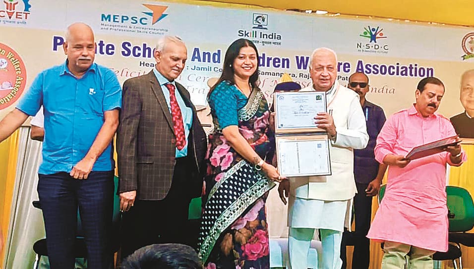 Bhojpur News : डॉ स्मिता सिंह को राज्यपाल ने किया सम्मानित