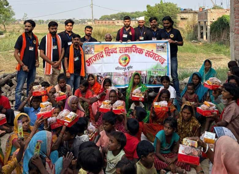 जरूरतमंदों के बीच किया दीपावली सामग्री का वितरण