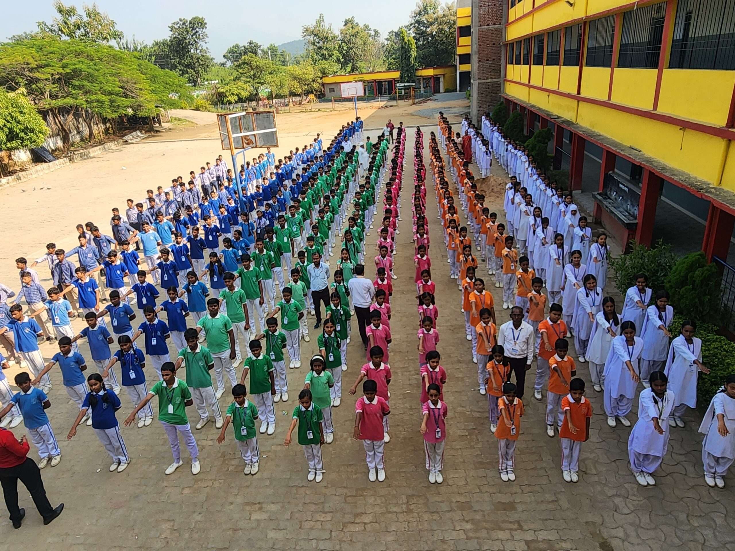 Giridih News :मिट्टी के दीये जलाने का बच्चों ने लिया संकल्प