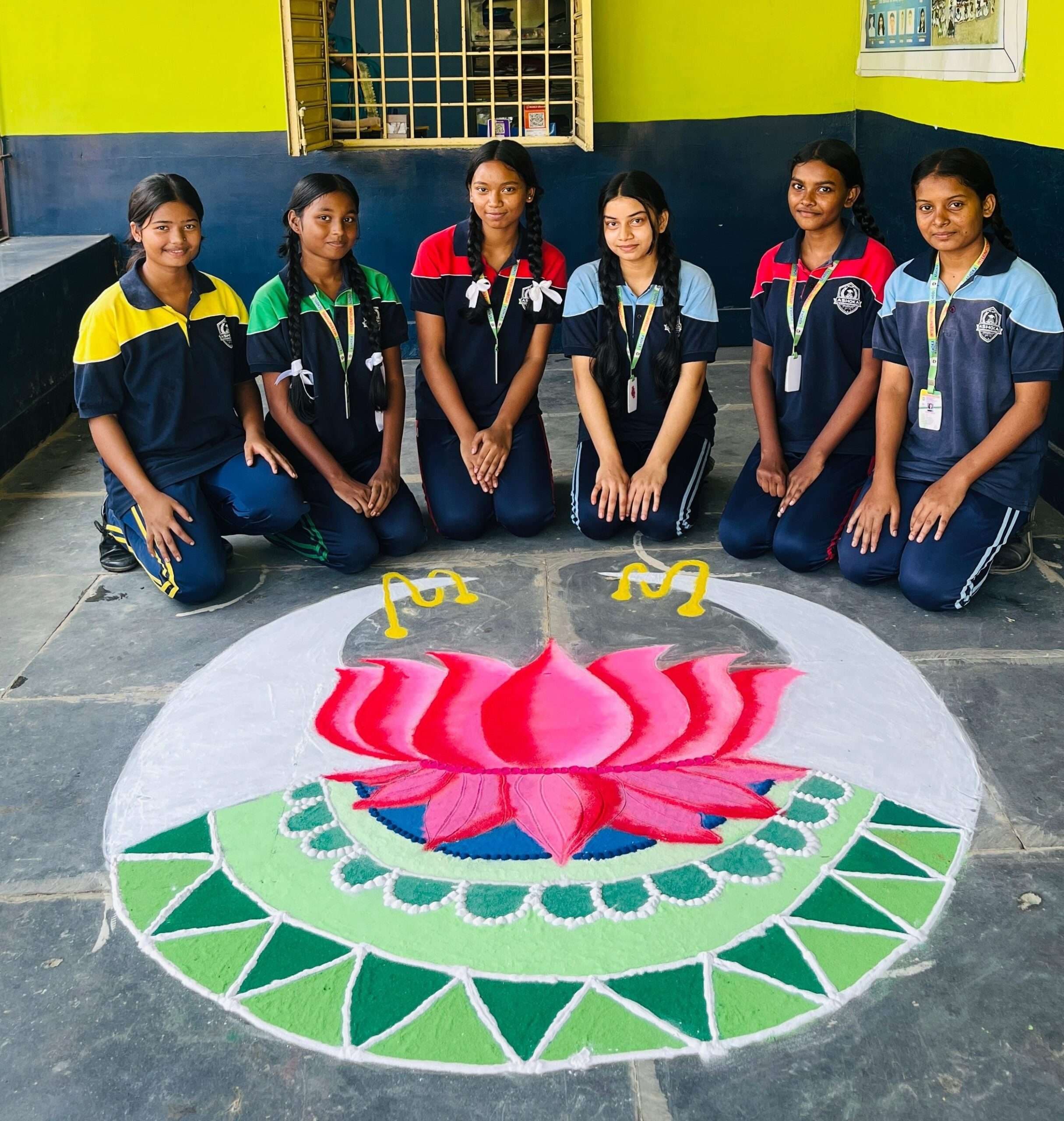 Seraikela Kharsawan News : स्वच्छता व प्रकाश का प्रतीक है दीपावली : प्राचार्य