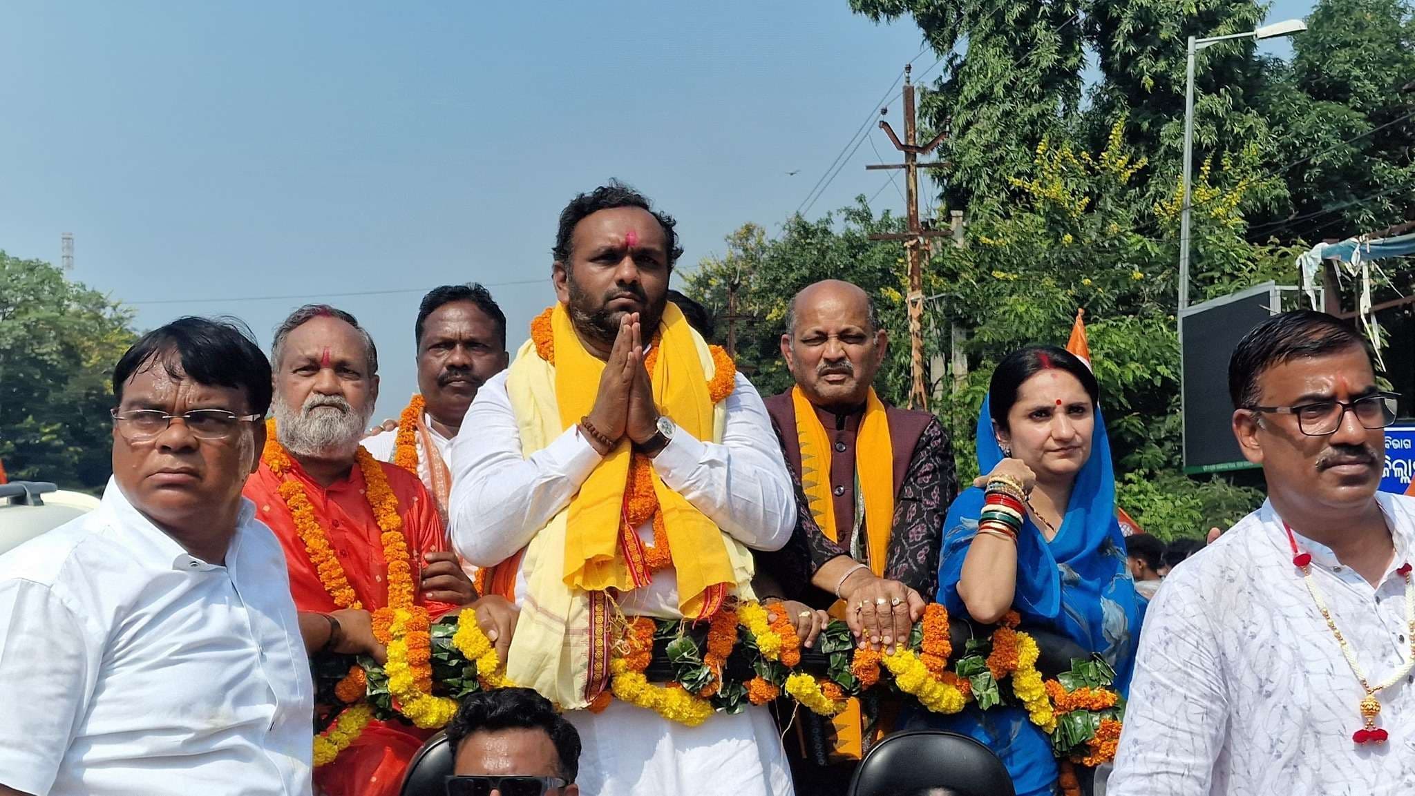 Bhubaneswar News: नुआपड़ा उपचुनाव: भाजपा और कांग्रेस प्रत्याशी ने दाखिल किया नामांकन, दिखायी ताकत