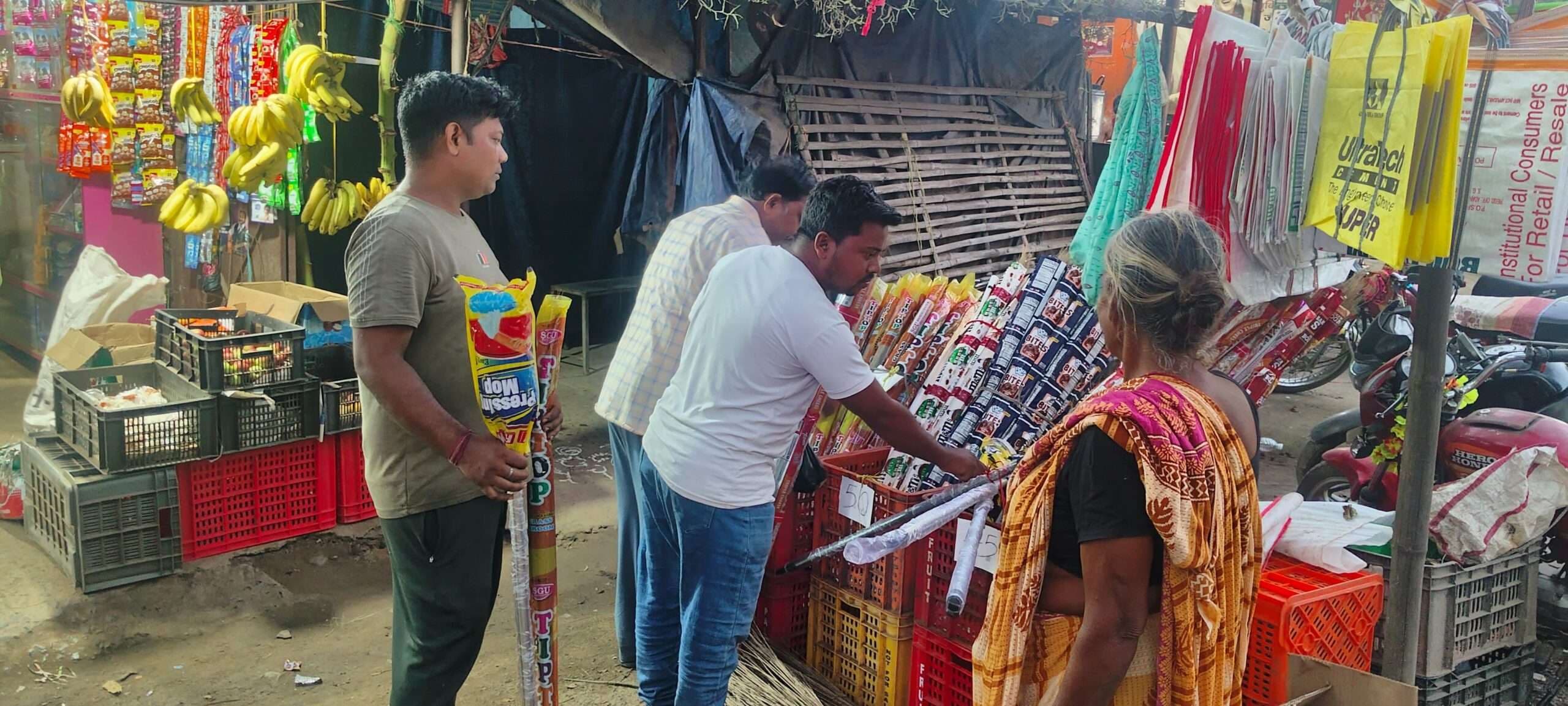 East Singhbhum News : धनतेरस पर पटमदा व बोड़ाम में 3 करोड़ से अधिक की हुई खरीददारी