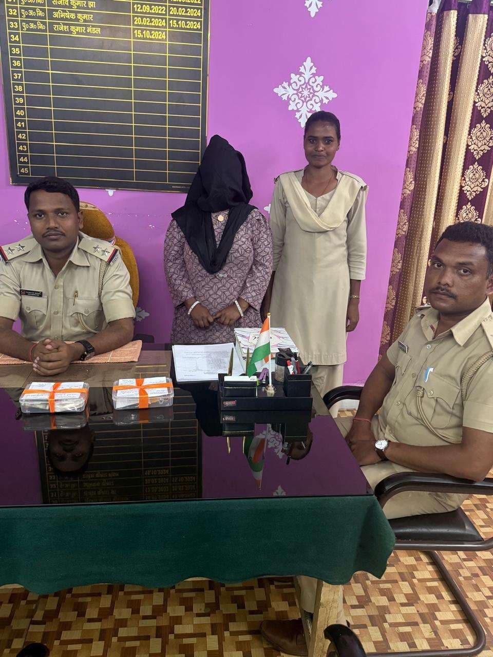 East Singhbhum News : महालक्ष्मी ज्वेलर्स से अंगूठी चुराने के आरोप में महिला गिरफ्तार