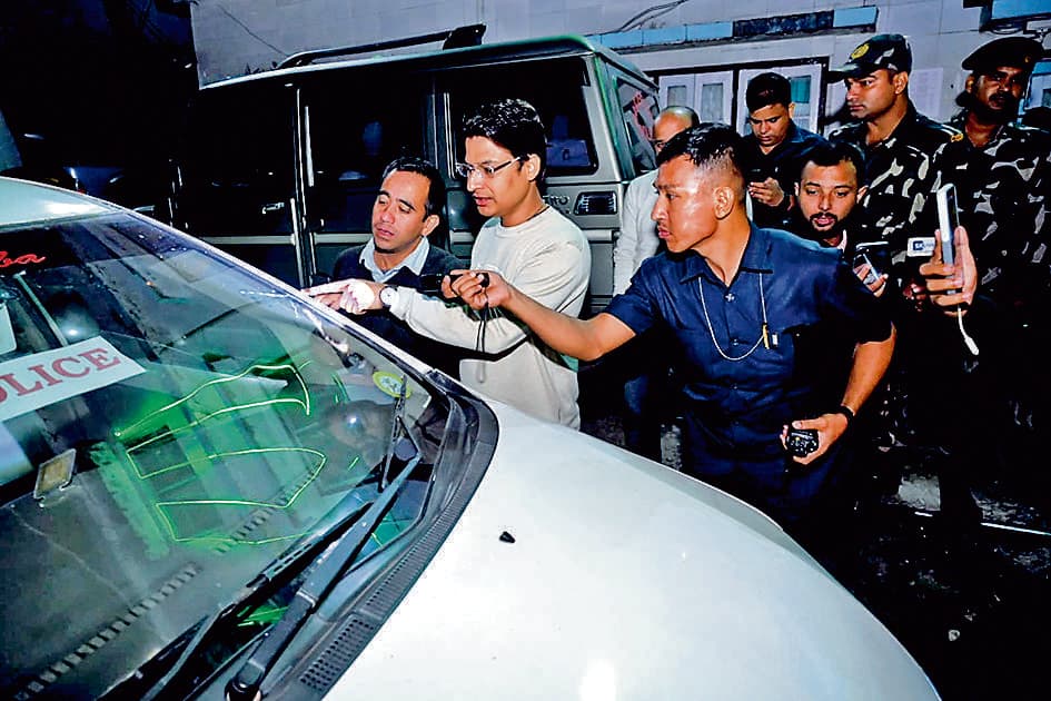 दार्जिलिंग के भाजपा सांसद राजू बिष्ट के काफिले पर फेंके गये ईंट-पत्थर