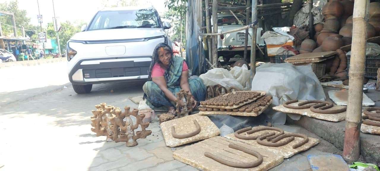 Bokaro News : इलेक्ट्रॉनिक लाइटों ने किया दीये से दूर