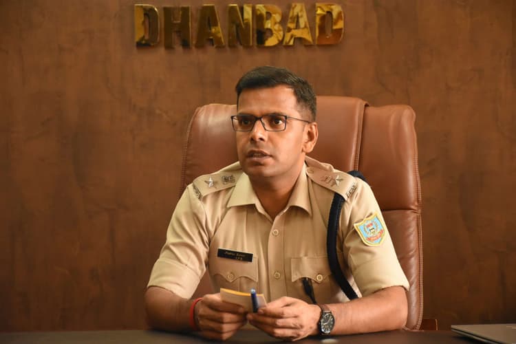 Dhanbad News: शांति और सुरक्षा के साथ मनायें त्योहार : एसएसपी