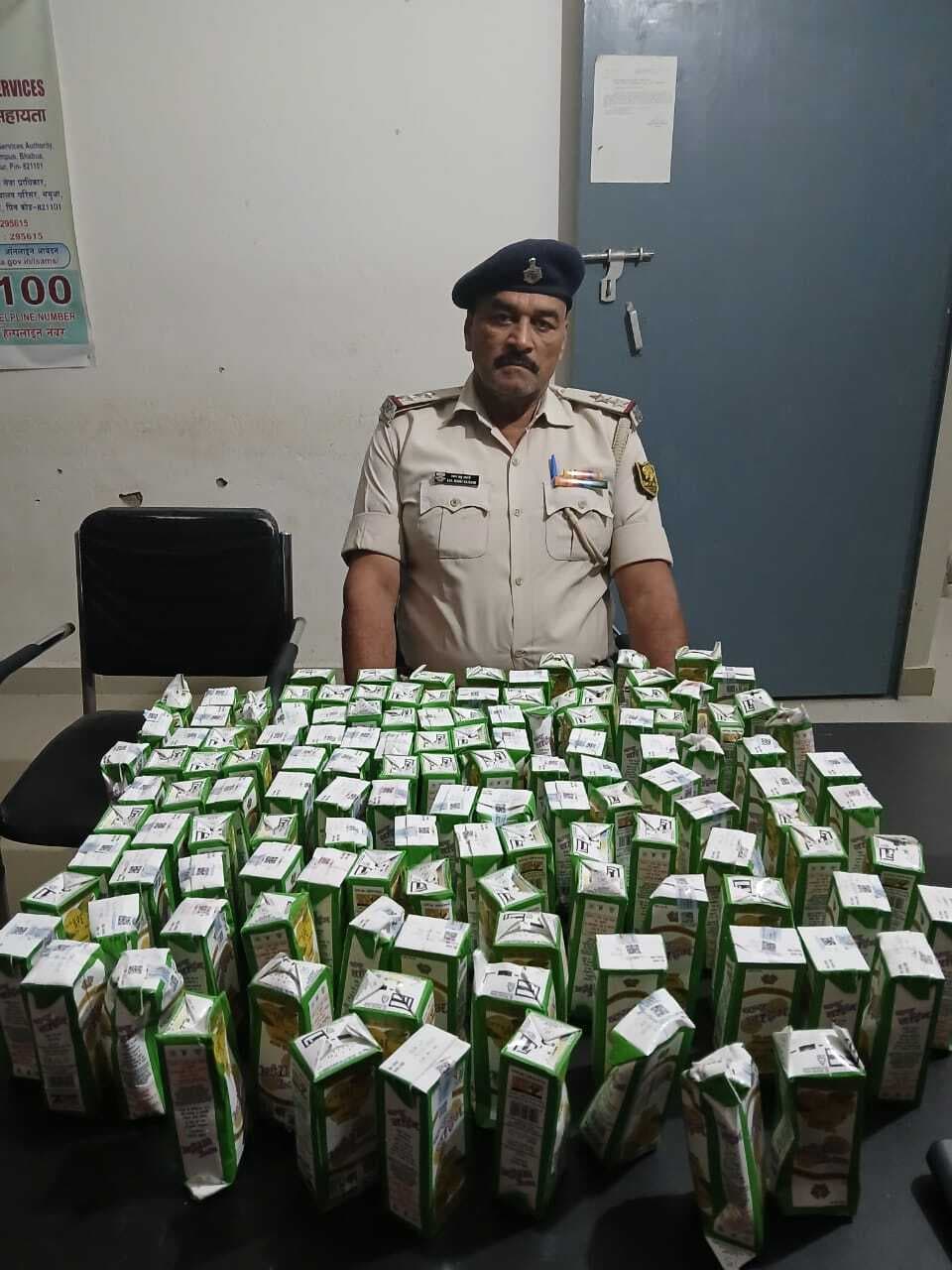 महरो पुल से 26 लीटर शराब सहित बाइक जब्त, तस्कर फरार