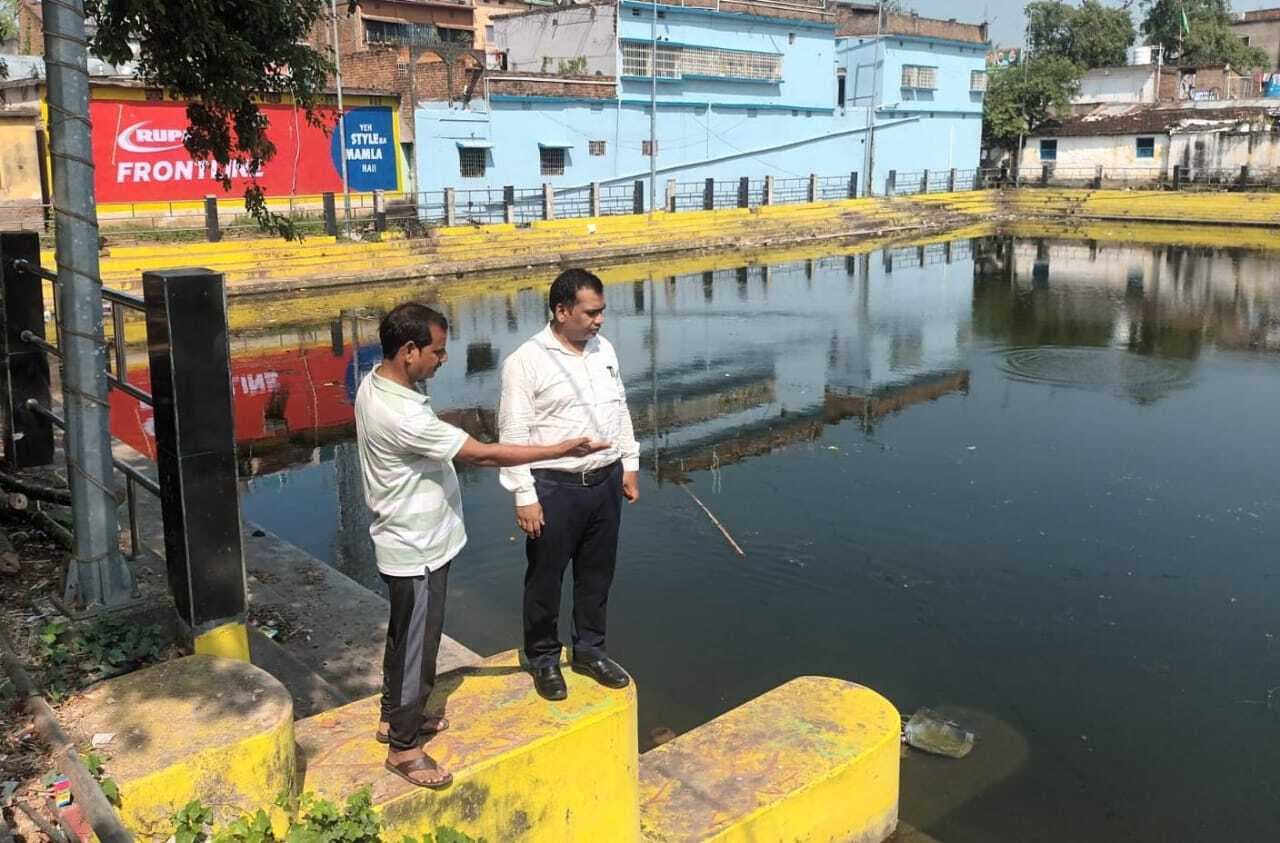 पाकुड़ में छठ पर्व की तैयारियां शुरू, सफाई में तेजी लाने के निर्देश