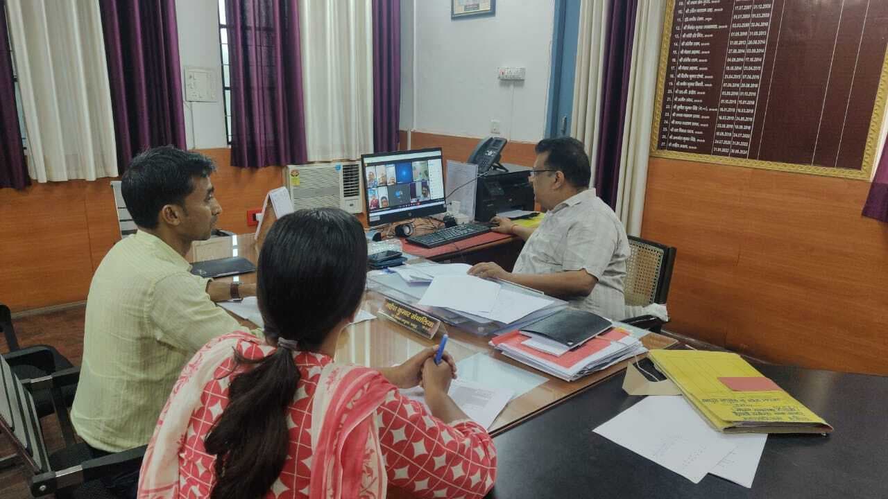 योजनाओं की प्रगति धरातल पर दिखनी चाहिए: डीसी