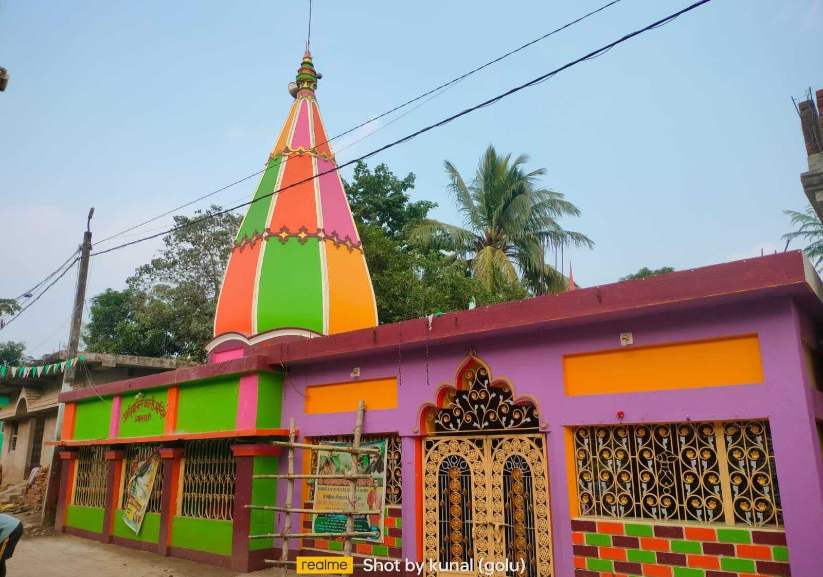 महेशपुर मां काली मंदिर में श्रद्धालुओं की भारी भीड़