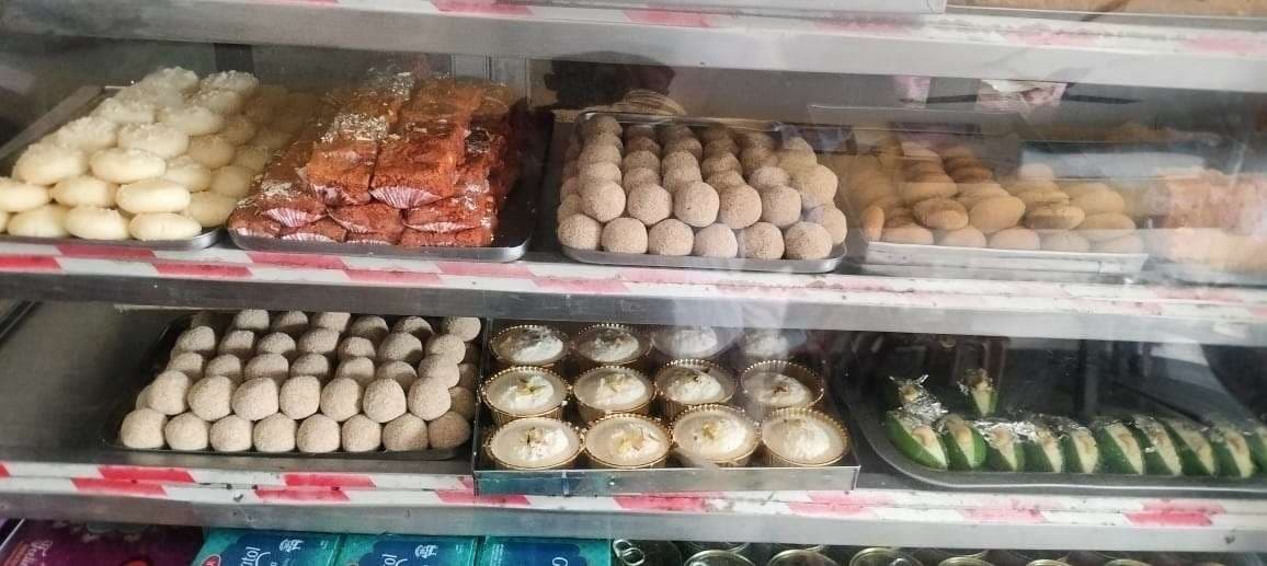 सावधान! मिलावटी मिठाइयों के सेवन से स्वास्थ्य को हो सकता है खतरा