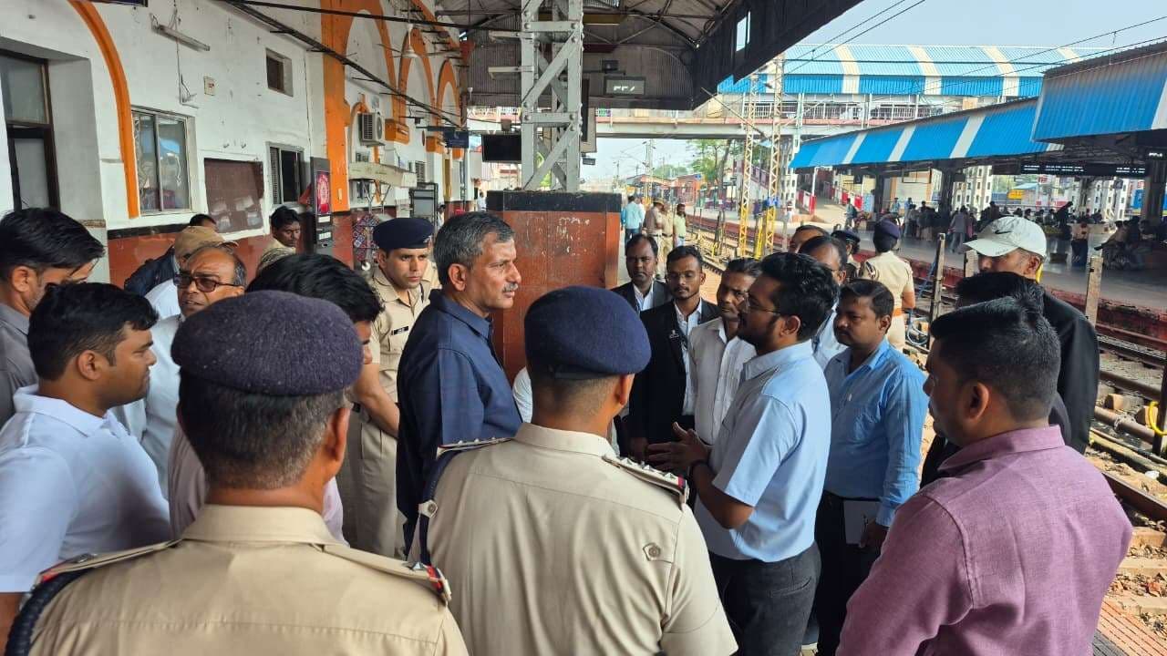 यात्री असुविधा की स्थिति में 139 या रेल मदद एप का करें प्रयोग : डीआरएम