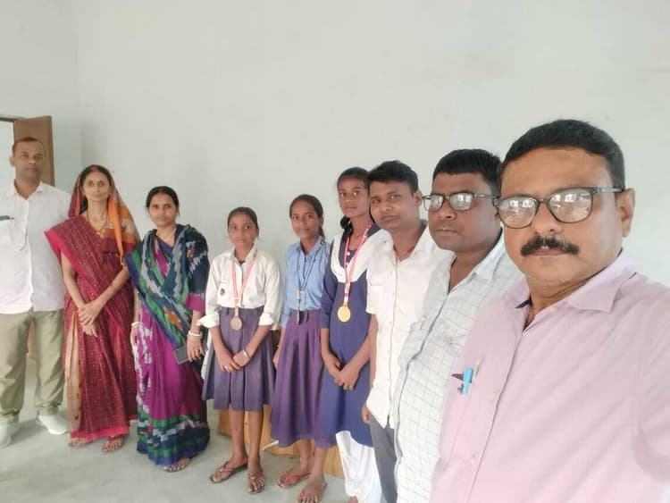 Samastipur News:मवि देवधा की छात्राओं ने कई पदक किये अपने नाम