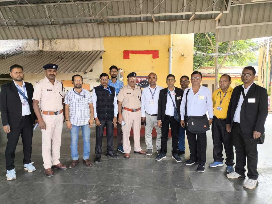 Samastipur News: निरीक्षण  दल के सदस्यों ने की कई ट्रेनों की जांच