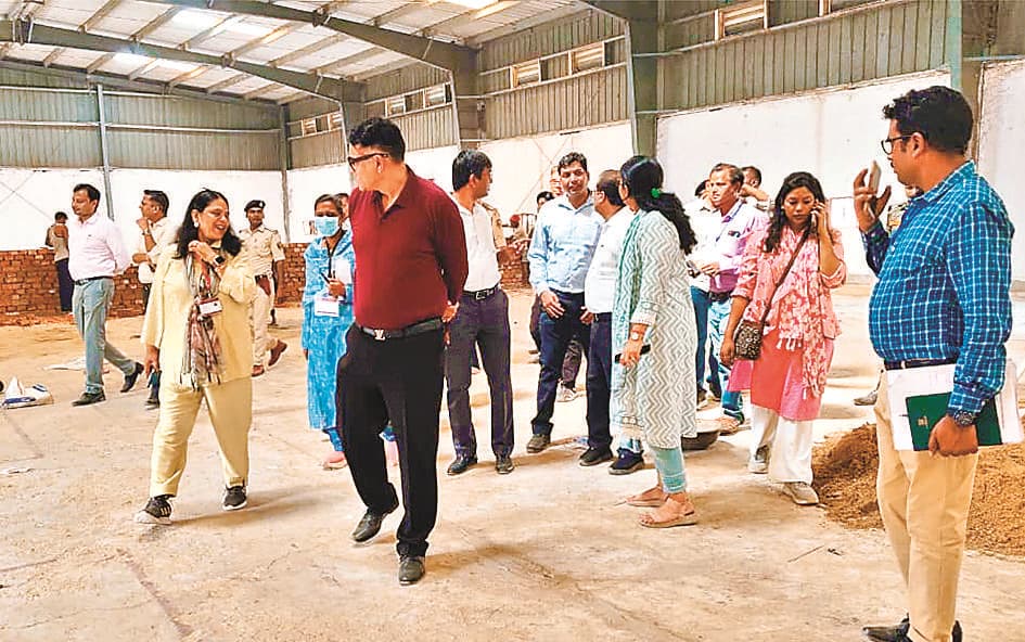 Bhojpur News : इवीएम संग्रहण केंद्र का निरीक्षण, चुनाव की तैयारियों का लिया गया जायजा