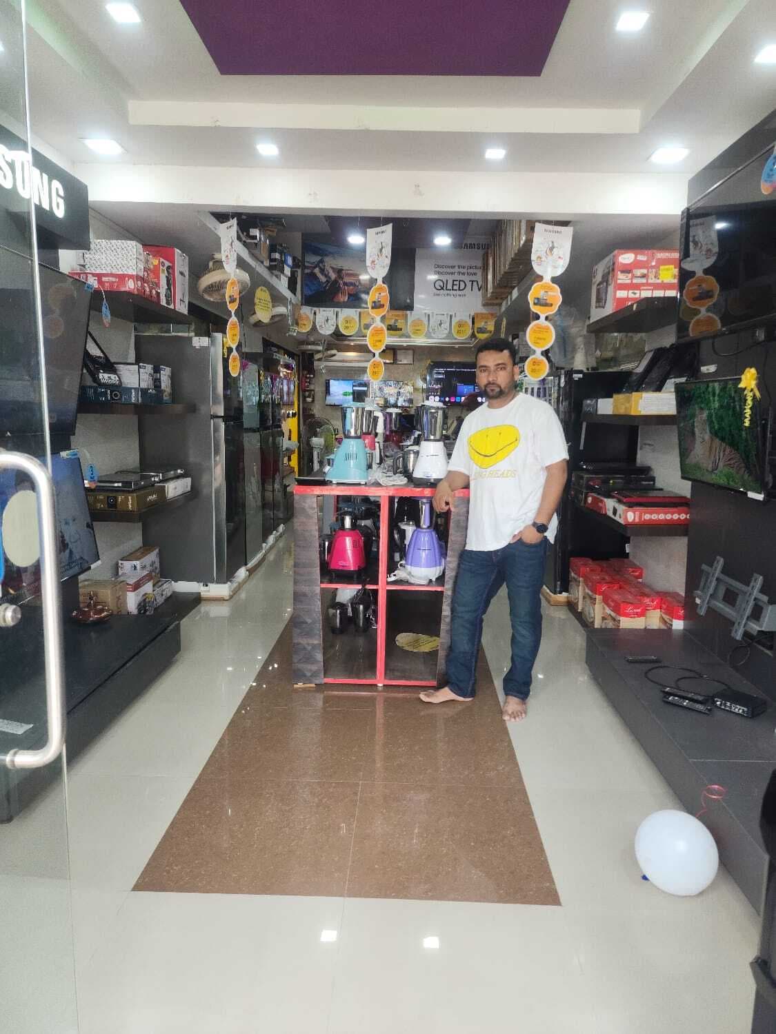 सालमारी में धनतेरस पर ग्राहकों की उमड़ी भीड़