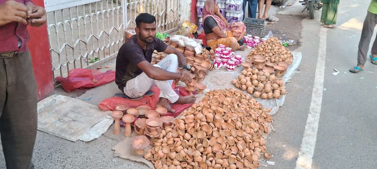 दीपोत्सव आज, दीपों से सजा बाजार