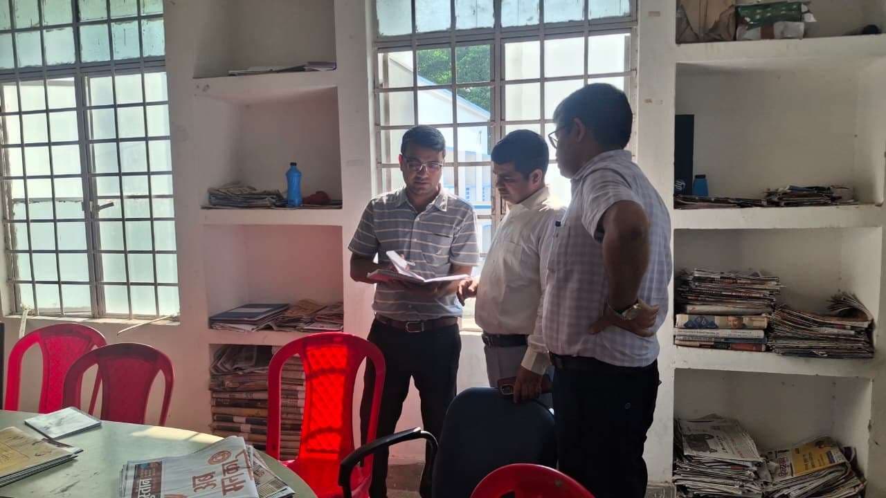 चुनाव में अधिकारी व कर्मचारी अपने दायित्वों का करें निर्वहन