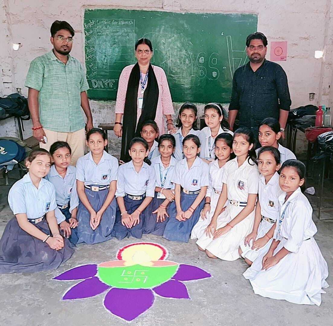 गुरुकुल स्कूल में दीप सज्जा व रंगोली प्रतियोगिता का आयोजन