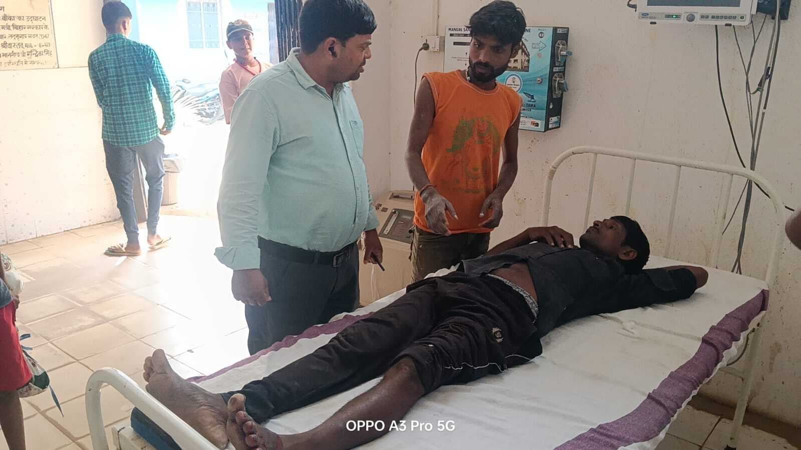 ई-रिक्शा पलटने से चालक हुआ जख्मी, रेफर