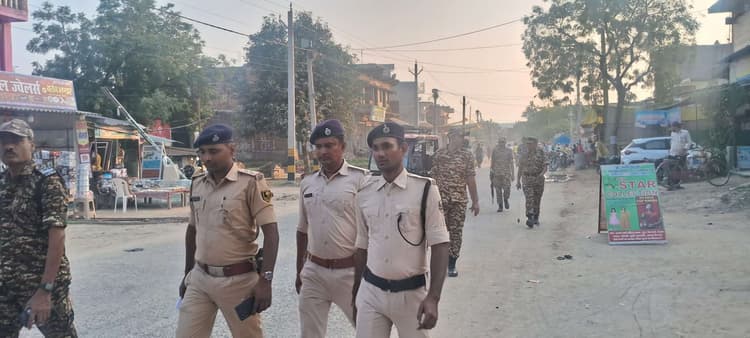 विस चुनाव को लेकर विजयीपुर में फ्लैग मार्च, घर-घर पहुंची पुलिस