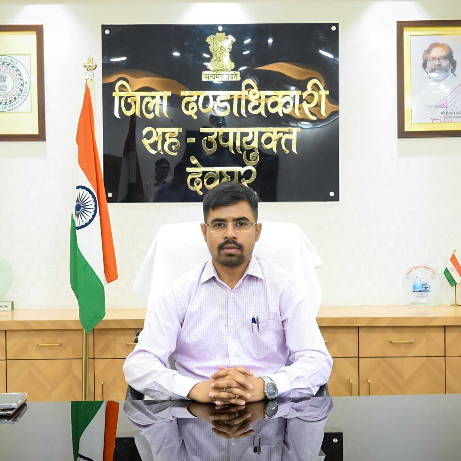 Deoghar News : घर-घर में मिट्टी के दीये जलायें और ग्रीन पटाखों का करें सीमित उपयोग : डीसी