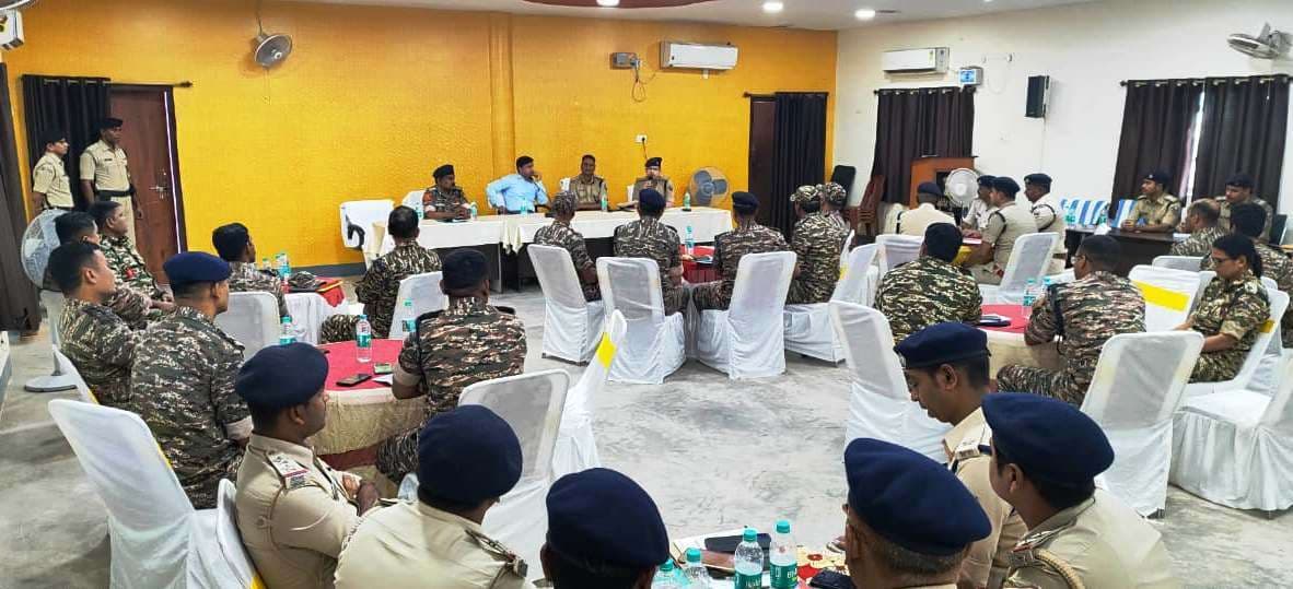 जिला पुलिस व अर्धसैनिक बल आपसी समन्वय बनाकर करें काम : पुलिस प्रेक्षक