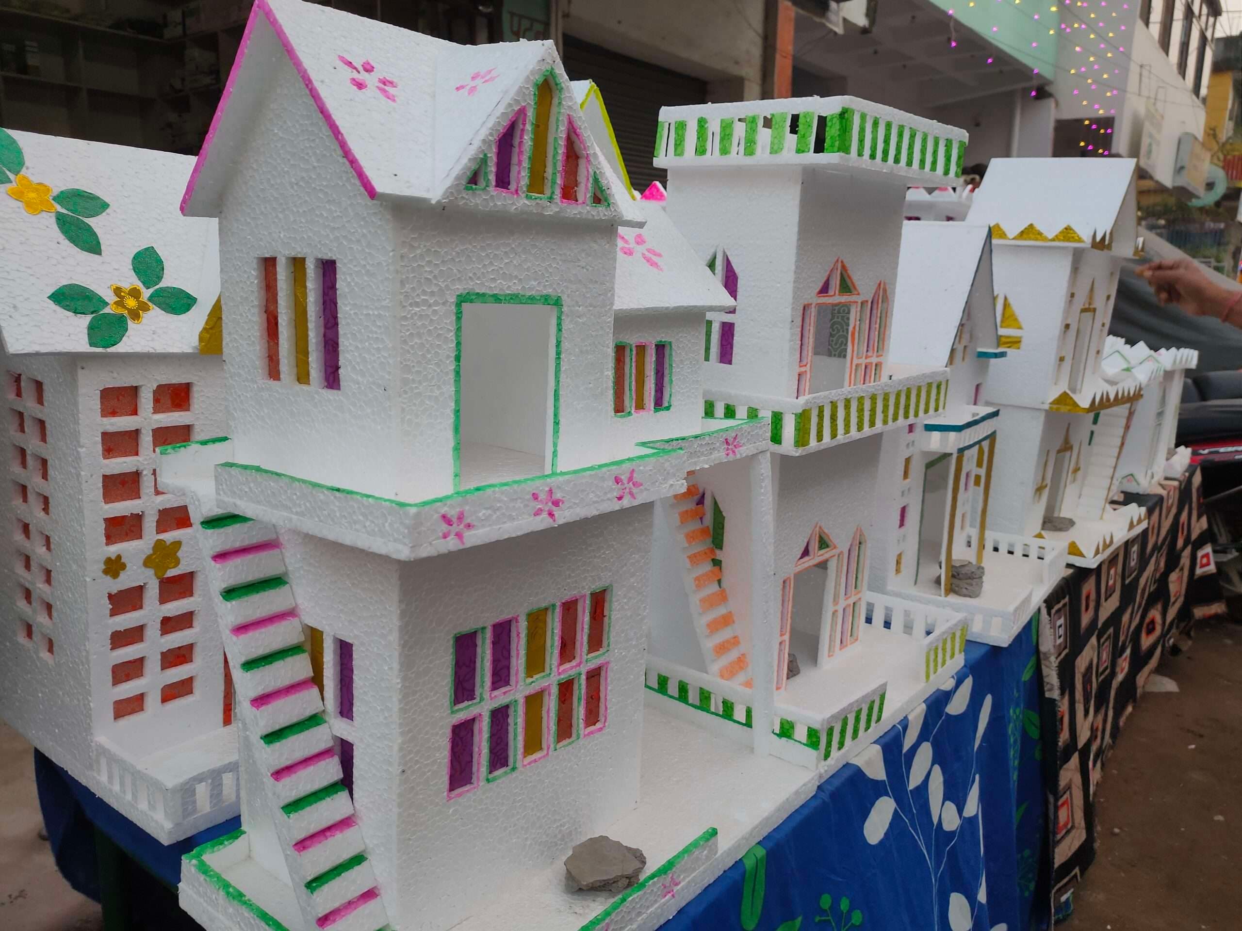 hajipur news. दीपावली आज, शाम 7.08 से रात 8.18 बजे तक पूजा का शुभ मुहूर्त