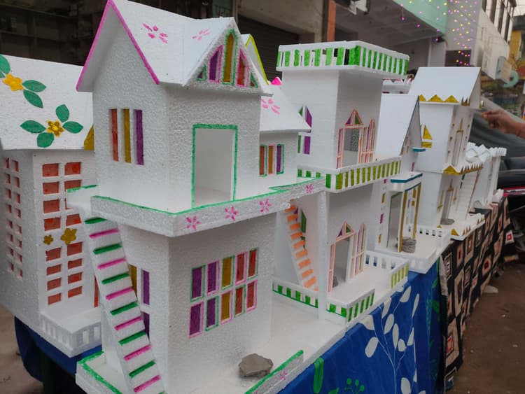 hajipur news. दीपावली आज, शाम 7.08 से रात 8.18 बजे तक पूजा का शुभ मुहूर्त