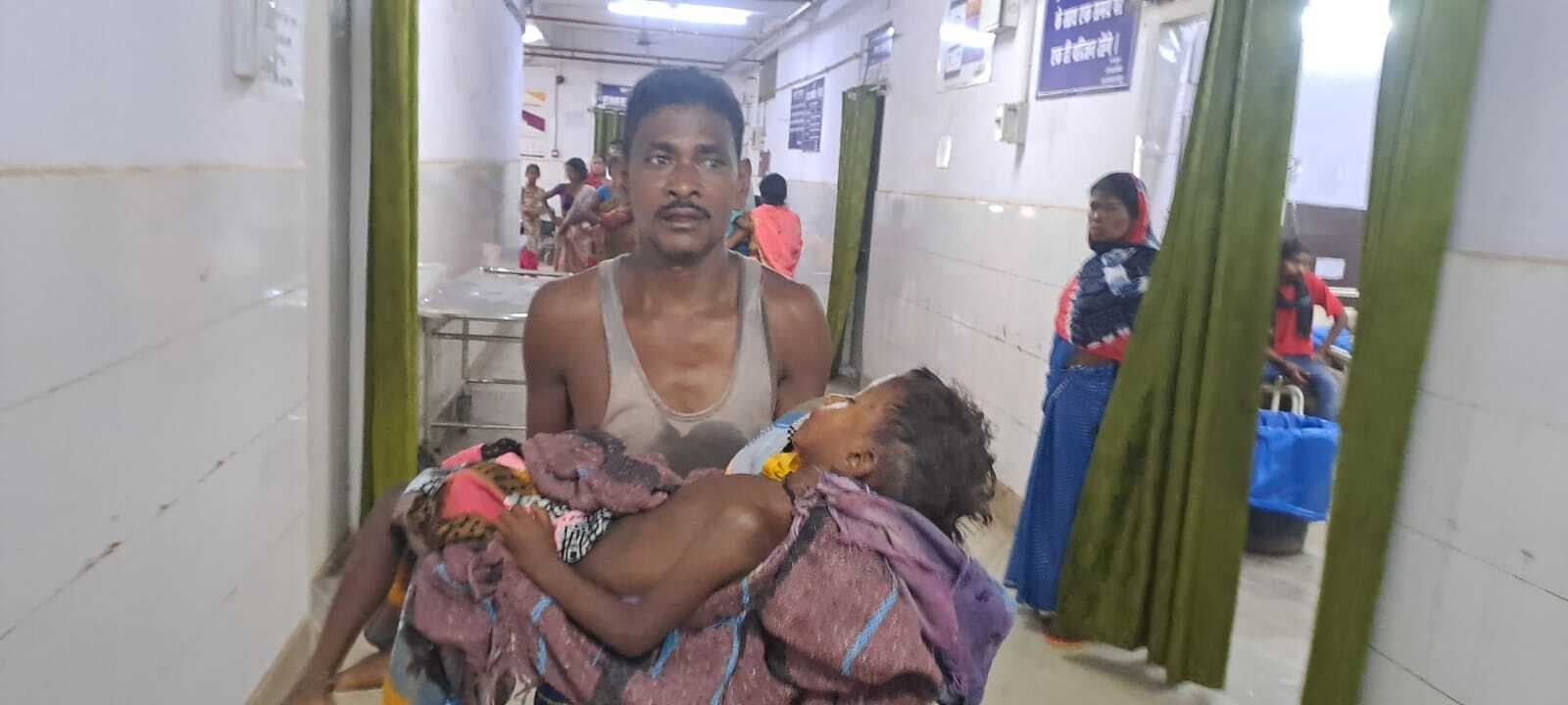 सुंदरपहाड़ी में स्नान कर रहे बच्चों जलमीनार की टूट कर गिरी, दबकर दो की मौत