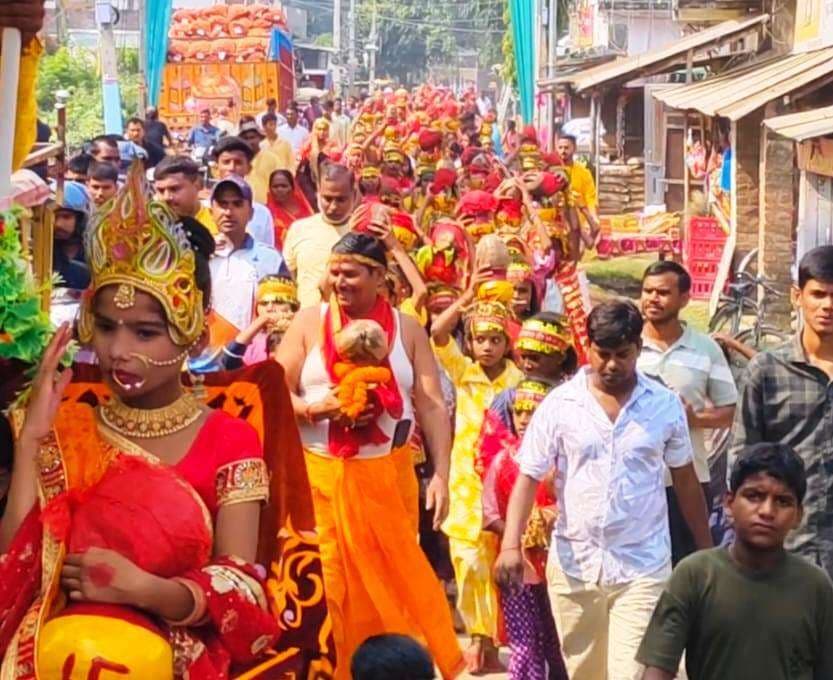 लक्ष्मी पूजा को लेकर निकाली गयी भव्य कलश शोभा यात्रा