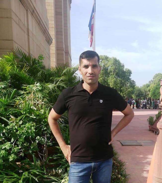 सीआईएसएफ जवान का शव पहुंचते ही संग्रामपुर पैतृक आवास में उमड़ा जनसैलाब