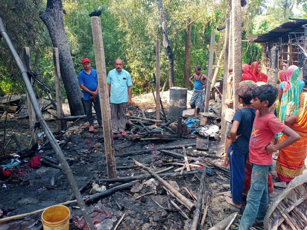 आग से आधा दर्जन घर जले, लाखों की क्षति