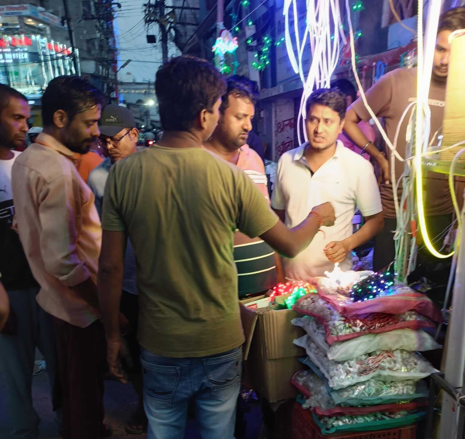 Darbhanga News: दिवाली पर देसी झालरों से घर-आंगन रोशन करेंगे श्रद्धालु