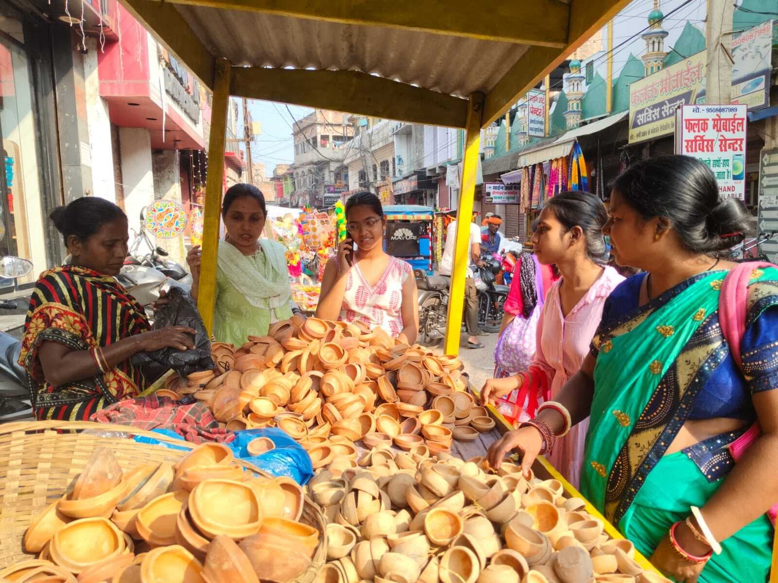 Madhubani News : यम का दीप जला, प्रकाश का पर्व दीपावली आज