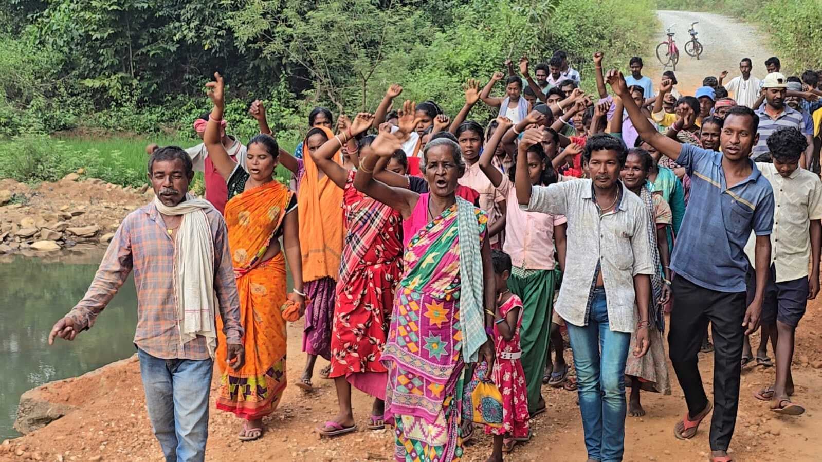 East Singhbhum News : पुलिया नहीं बनने से बांकाई गांव के ग्रामीणों को हो रही परेशानी