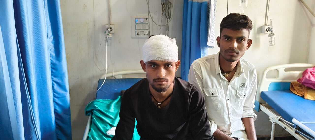 हथियार के बल पर मारपीट कर युवक से बाइक, मोबाइल व नकदी की लूट